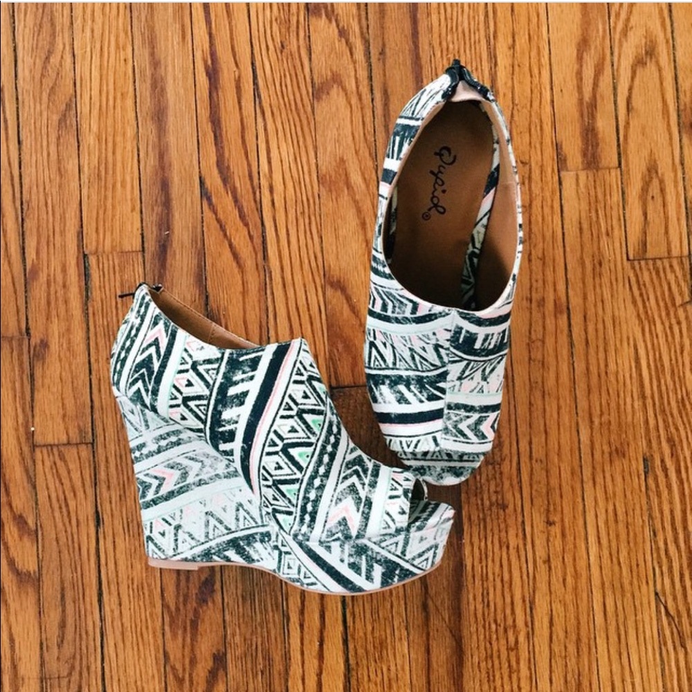 Tribal Pattern Wedge, Brand new